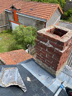 Pose d’une plaque béton à fin de condamnés le conduit